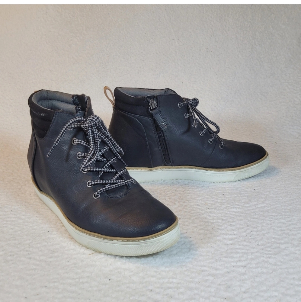 DR SCHOLL'S black Faux  leather lace-up Ankle Boots Sneakers Size 8.5